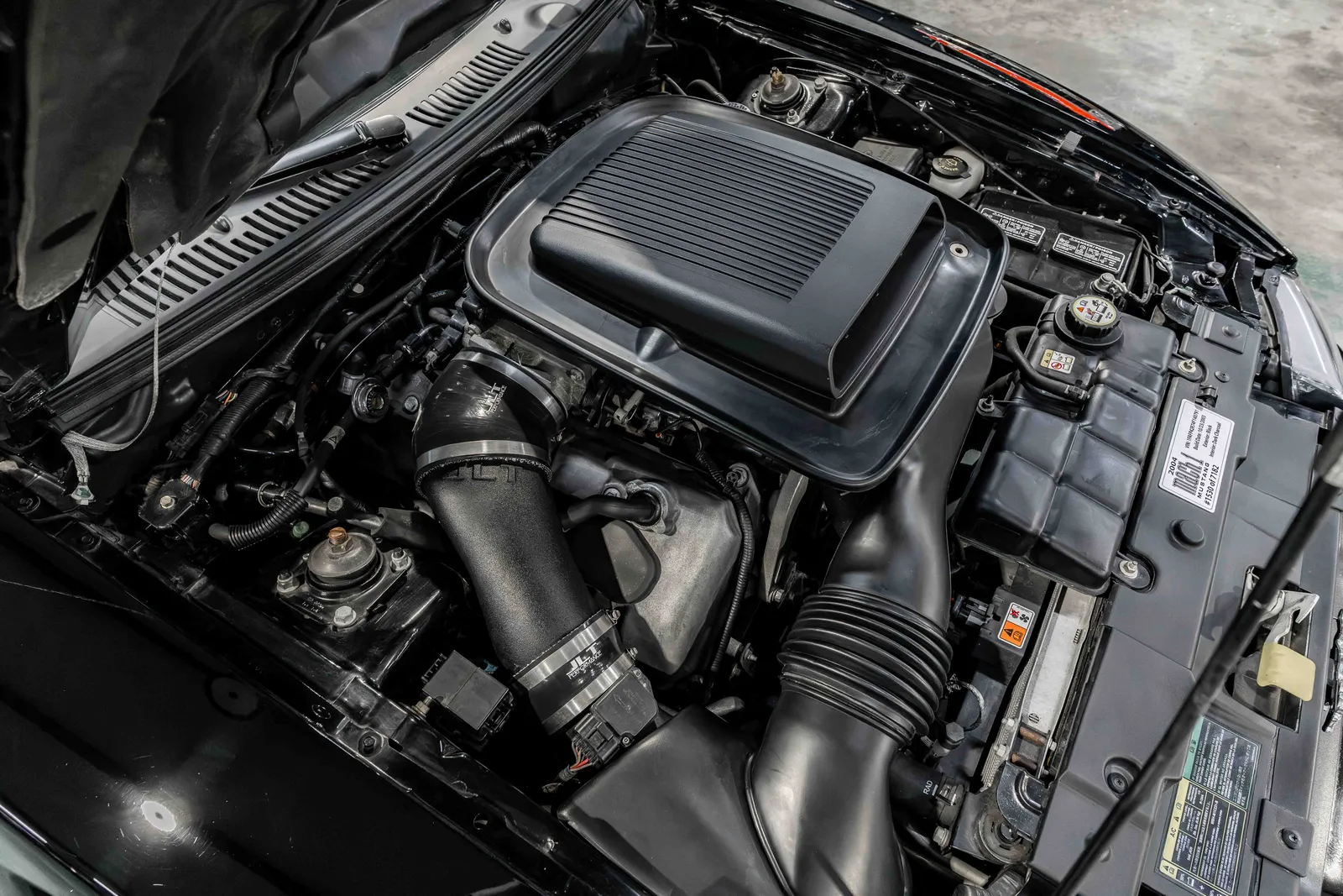8_ 2004-Ford-Mach1-Black-140791-44.jpg